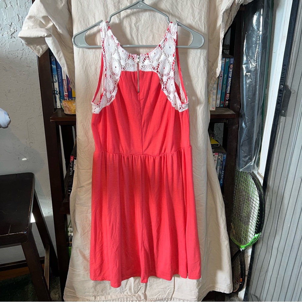 Cute Flirty Sundress with Lace Details - Picture 3 of 6